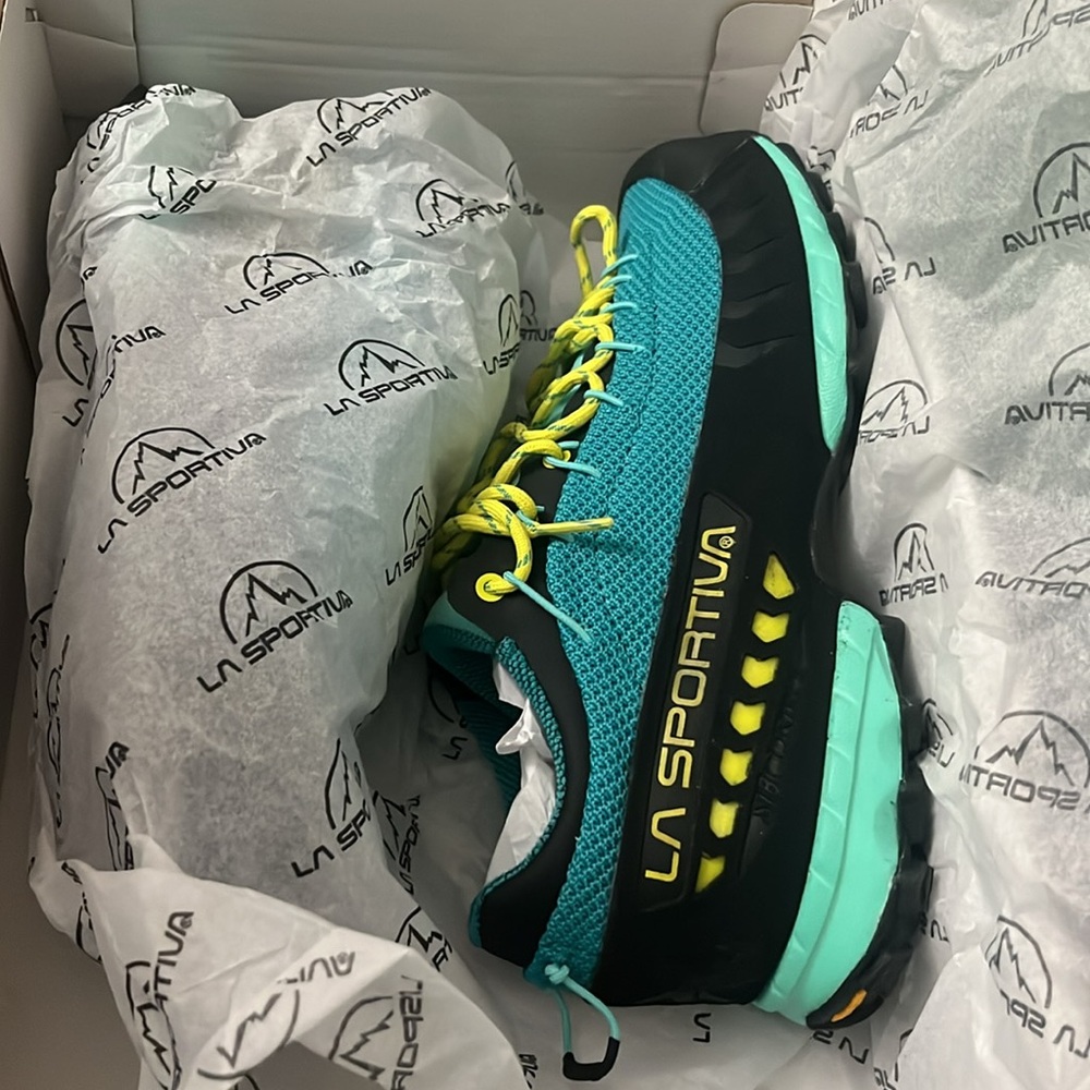 Sold - NEW IN BOX La Sportiva TX3 Emerald/Mint Size 39.5 WOMENS 8+